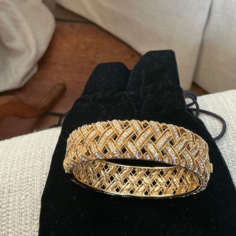 Nordstrom elegant bangle bracelet gold rhinestone/crystal? MOB/groom clasp